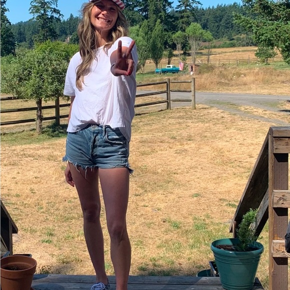 Live Show Listing - Picture 1 of 1